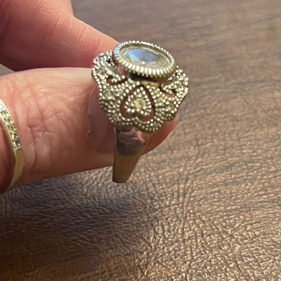 Vintage Sterling Silver CZ Ring size 8 in excellent condition. See pics! - Picture 5 of 8